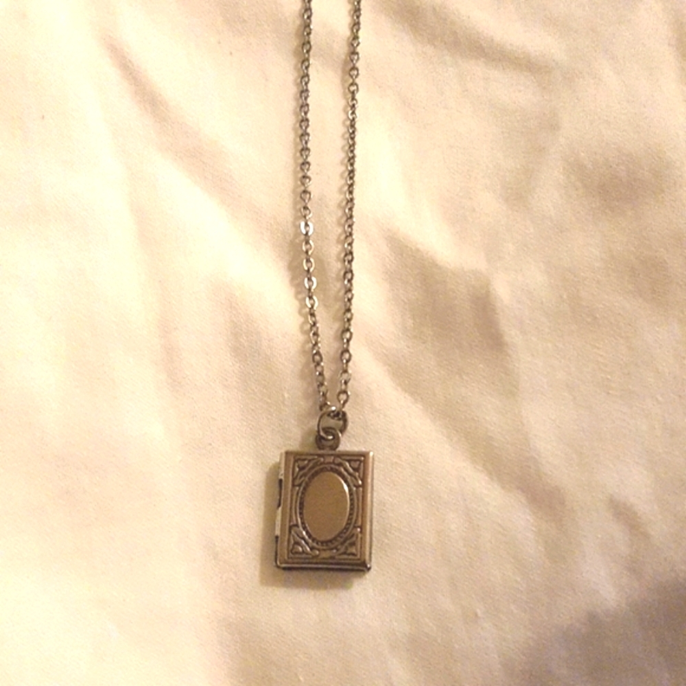 Adorable Book Locket, Like-new